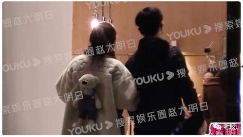 娱乐圈爆料恋情,明星甜蜜牵手，揭秘幕后故事