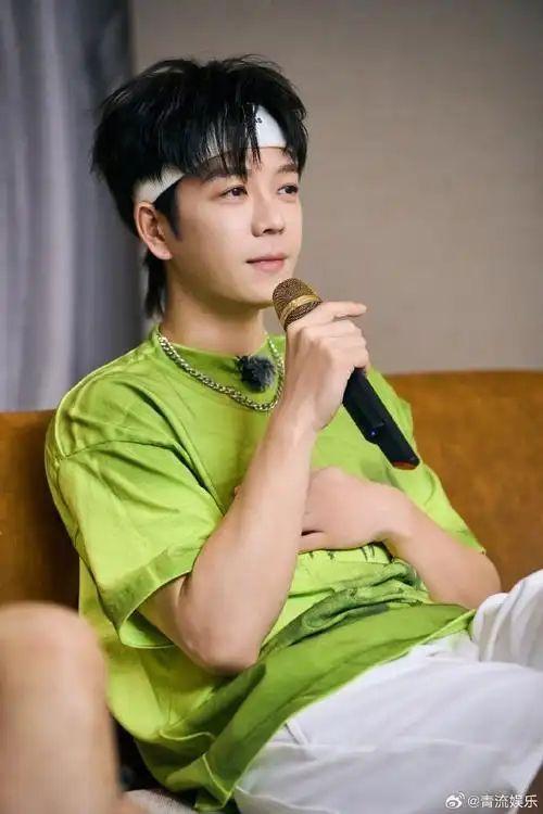 吃瓜娱乐王栎鑫视频,揭秘明星幕后趣事