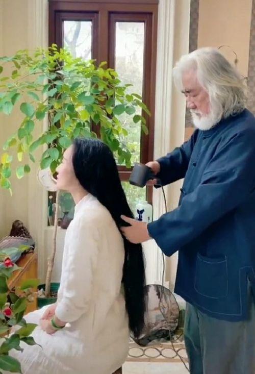 张纪中老婆爆料怀孕视频,喜讯传来引网友热议