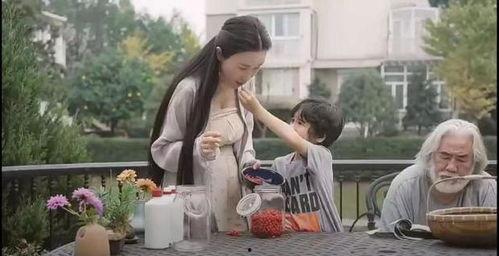 张纪中老婆爆料怀孕视频,喜讯传来引网友热议