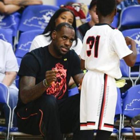 詹姆斯球迷爆料了吗视频,最新视频揭秘球星幕后故事